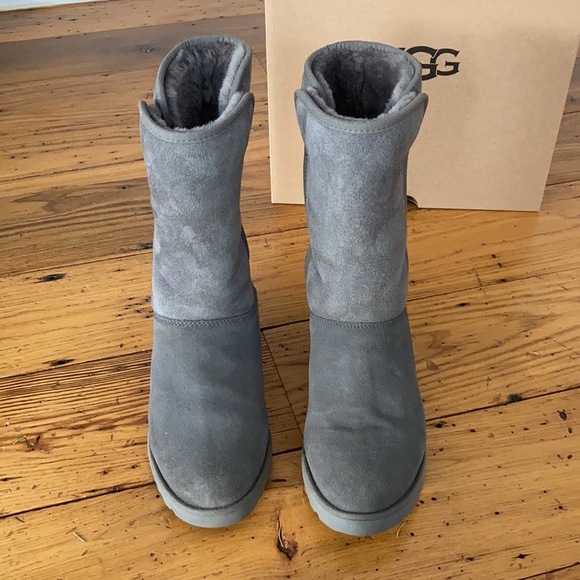 Gray Ugg boots - Picture 2 of 6